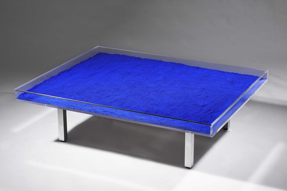 伊夫‧克萊因／藍色桌子